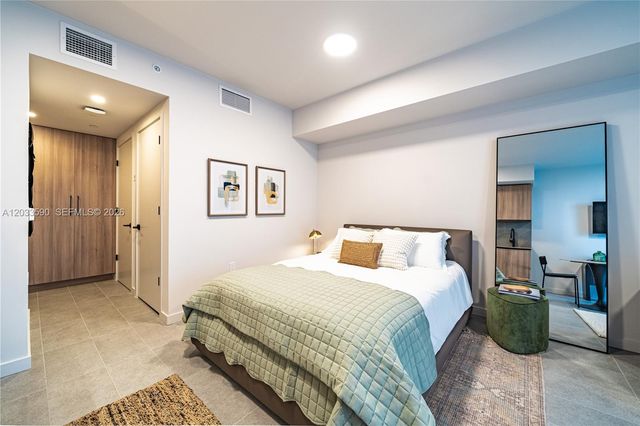 121 NE 5th Street 1400, Miami, FL 33132