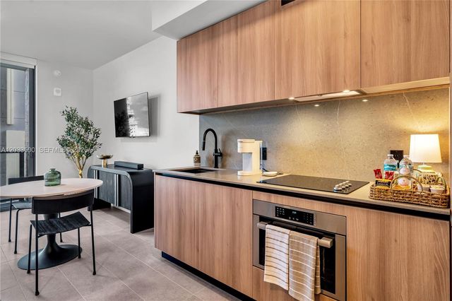 121 NE 5th Street 1400, Miami, FL 33132