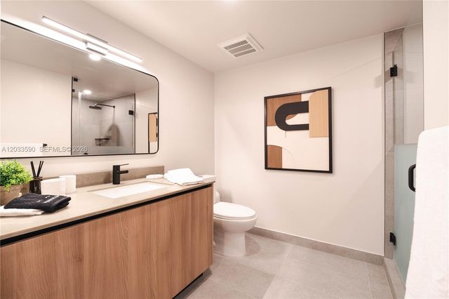 121 NE 5th Street 1400, Miami, FL 33132