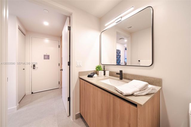 121 NE 5th Street 1400, Miami, FL 33132