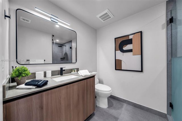 121 NE 5th Street 1400, Miami, FL 33132