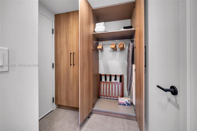 121 NE 5th Street 1400, Miami, FL 33132