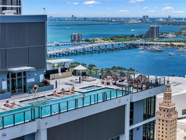 121 NE 5th Street 1400, Miami, FL 33132
