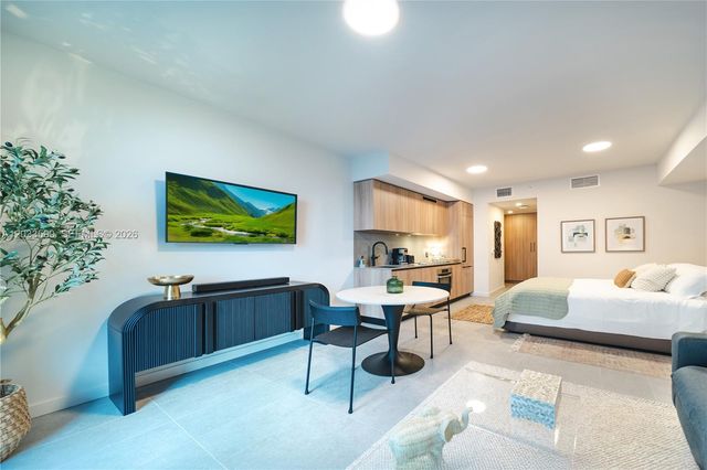 121 NE 5th Street 1400, Miami, FL 33132