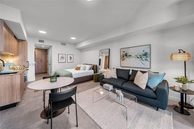 121 NE 5th Street 1400, Miami, FL 33132