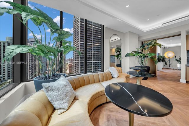 121 NE 5th Street 1400, Miami, FL 33132