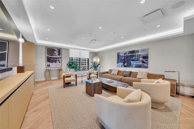 121 NE 5th Street 1400, Miami, FL 33132