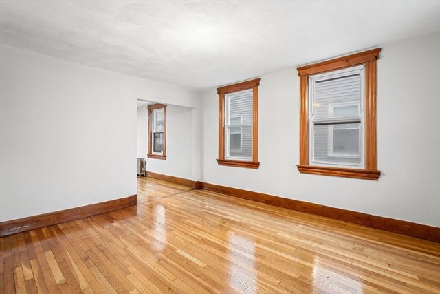 13 Oxford St, Lynn, MA 01902