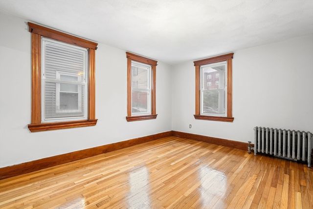 13 Oxford St, Lynn, MA 01902