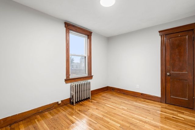 13 Oxford St, Lynn, MA 01902
