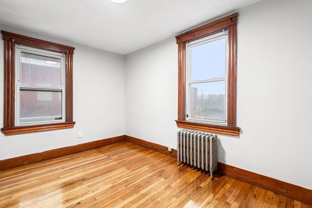 13 Oxford St, Lynn, MA 01902