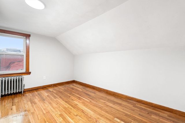 13 Oxford St, Lynn, MA 01902