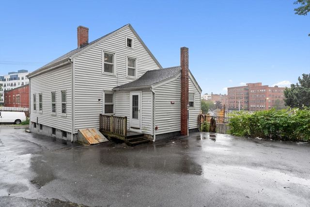 13 Oxford St, Lynn, MA 01902