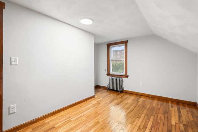 13 Oxford St, Lynn, MA 01902