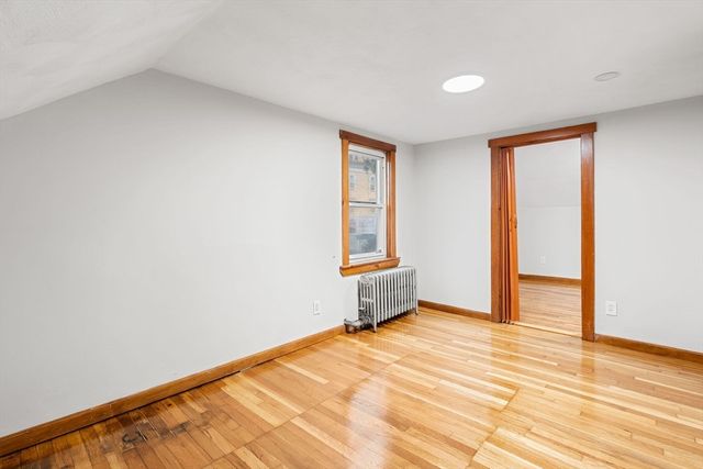 13 Oxford St, Lynn, MA 01902