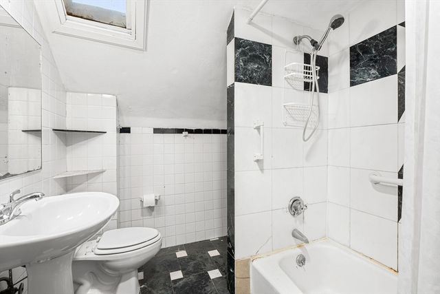 13 Oxford St, Lynn, MA 01902