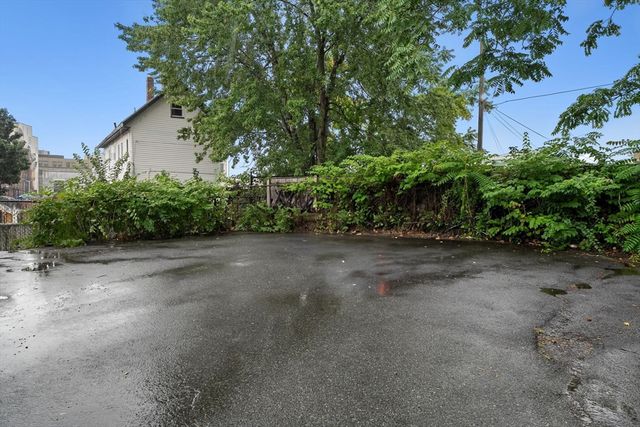 13 Oxford St, Lynn, MA 01902