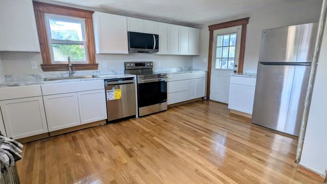 13 Oxford St, Lynn, MA 01902