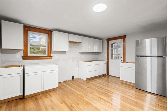 13 Oxford St, Lynn, MA 01902