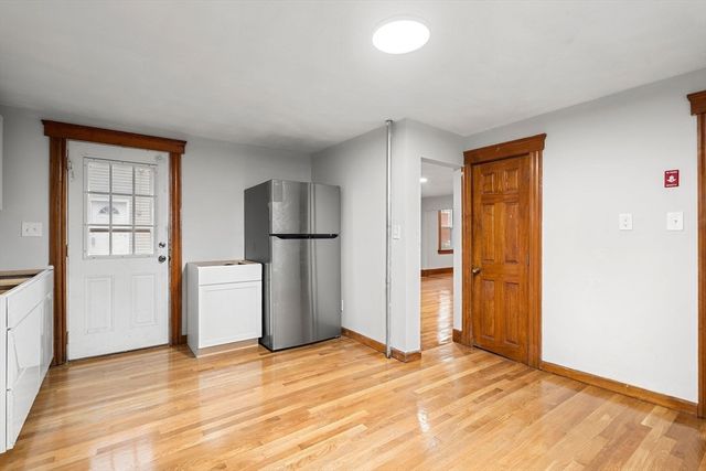 13 Oxford St, Lynn, MA 01902