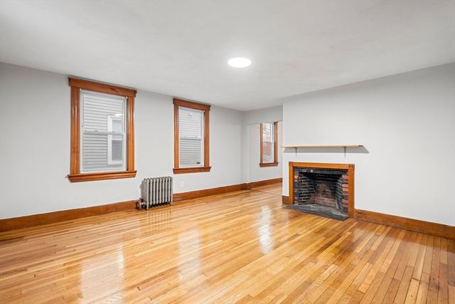 13 Oxford St, Lynn, MA 01902