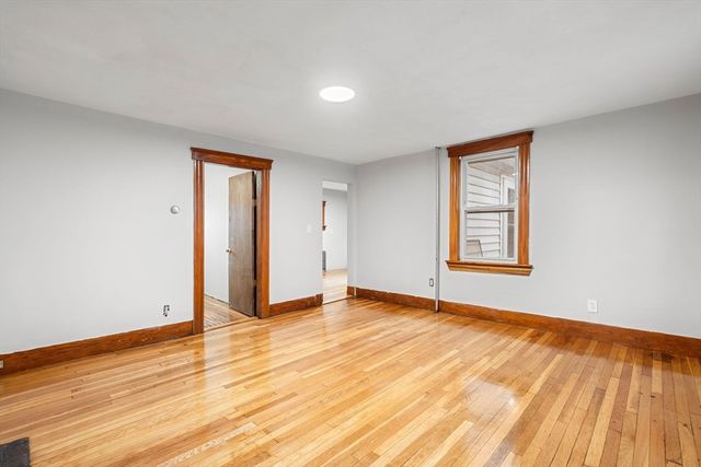 13 Oxford St, Lynn, MA 01902