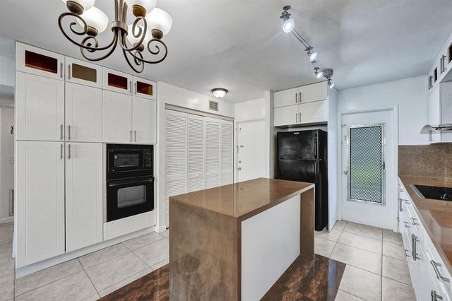 600 SE 2nd Avenue K2, Deerfield Beach, FL 33441