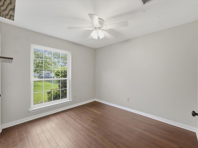 621 Lamp Post Lane, Oak Point, TX 75068