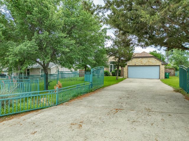 621 Lamp Post Lane, Oak Point, TX 75068