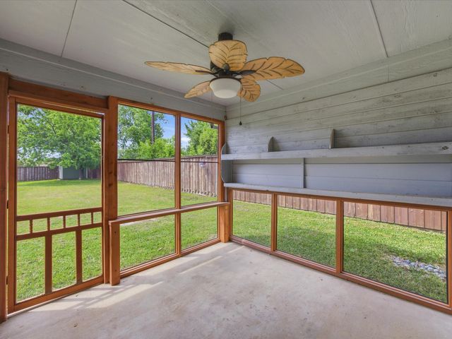 621 Lamp Post Lane, Oak Point, TX 75068