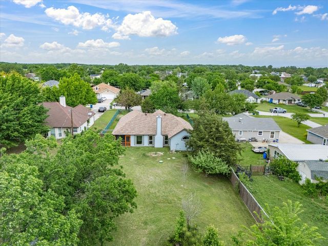 621 Lamp Post Lane, Oak Point, TX 75068