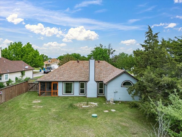 621 Lamp Post Lane, Oak Point, TX 75068