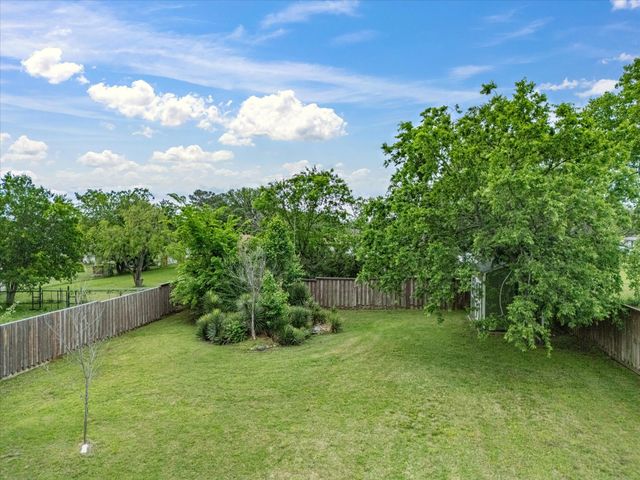 621 Lamp Post Lane, Oak Point, TX 75068