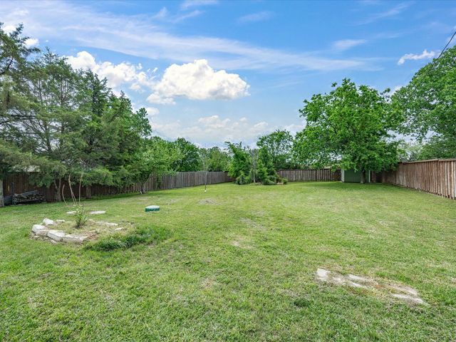 621 Lamp Post Lane, Oak Point, TX 75068