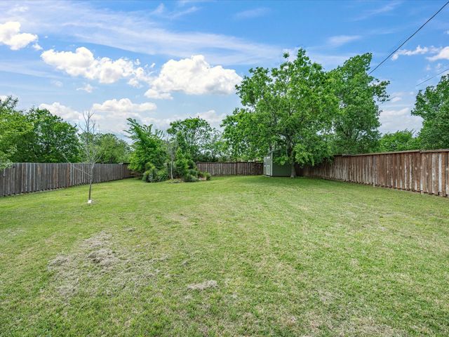 621 Lamp Post Lane, Oak Point, TX 75068