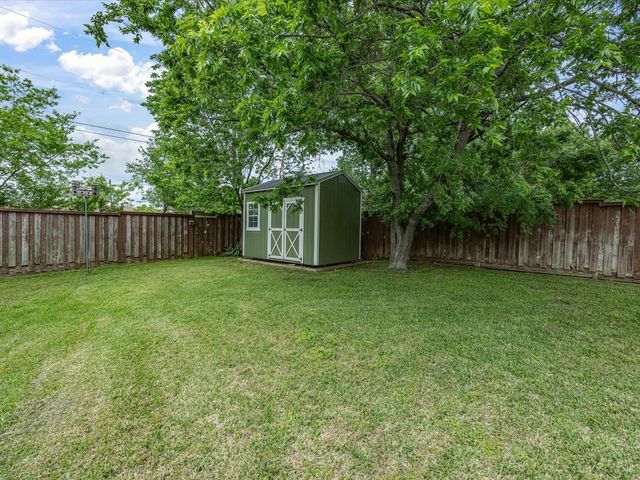 621 Lamp Post Lane, Oak Point, TX 75068