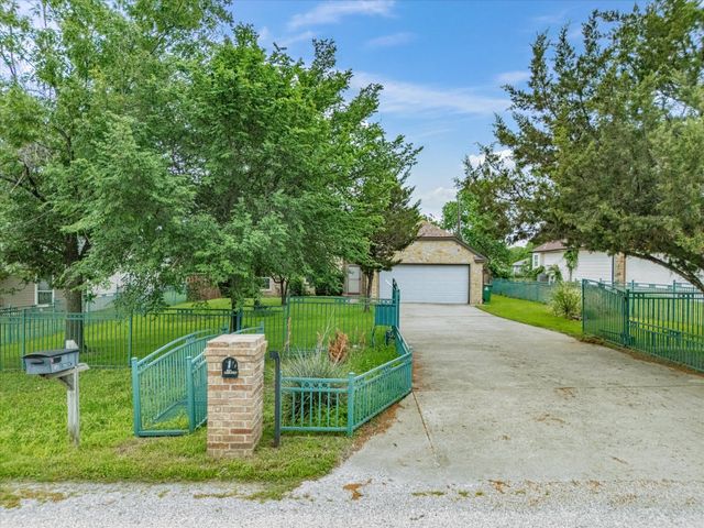 621 Lamp Post Lane, Oak Point, TX 75068