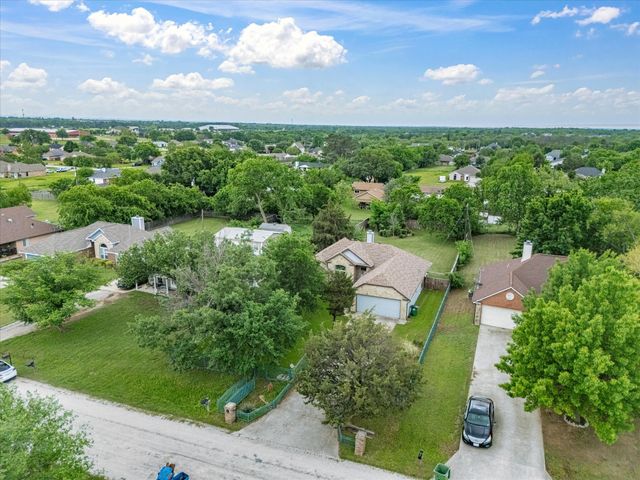 621 Lamp Post Lane, Oak Point, TX 75068