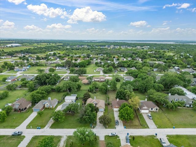 621 Lamp Post Lane, Oak Point, TX 75068