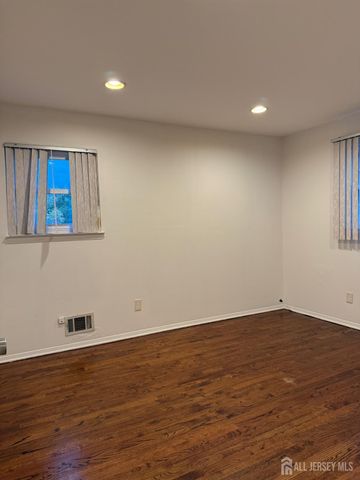 3 Benjamin Terrace, Piscataway, NJ 08854