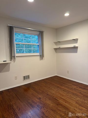 3 Benjamin Terrace, Piscataway, NJ 08854