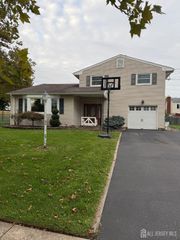 3 Benjamin Terrace, Piscataway, NJ 08854