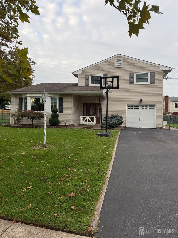 3 Benjamin Terrace, Piscataway, NJ 08854