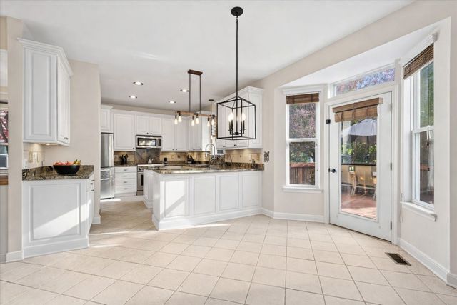 1155 McDole Drive, Sugar Grove, IL 60554