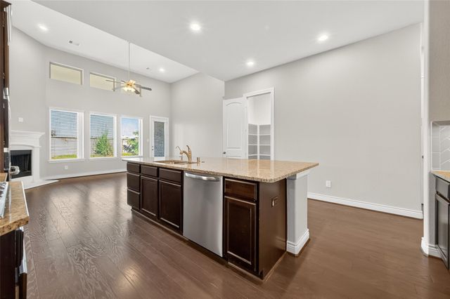 4926 Thunder Creek Ln, Sugar Land, TX 77479