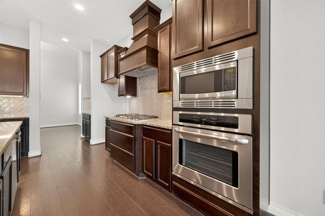 4926 Thunder Creek Ln, Sugar Land, TX 77479