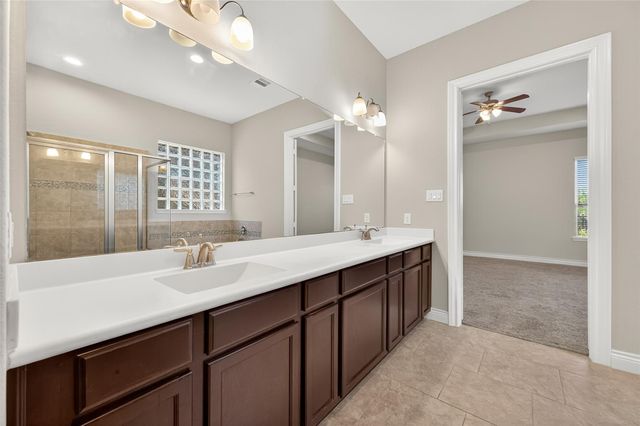 4926 Thunder Creek Ln, Sugar Land, TX 77479