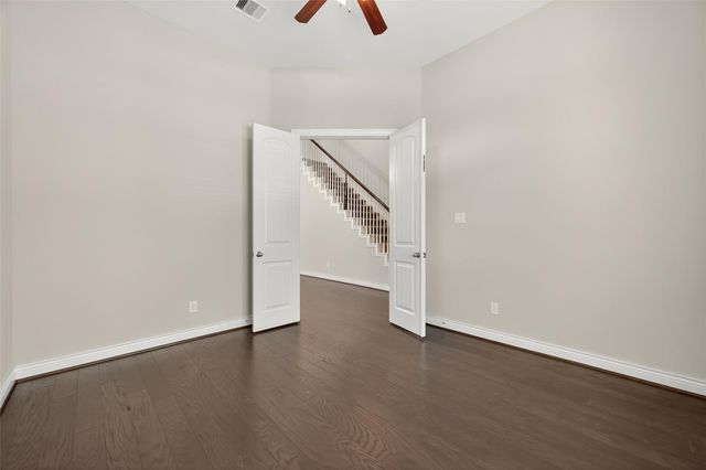 4926 Thunder Creek Ln, Sugar Land, TX 77479