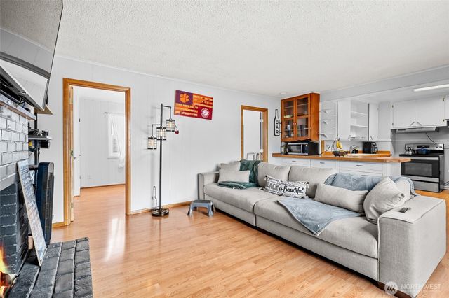 4709 S American Lake Boulevard, Tacoma, WA 98409