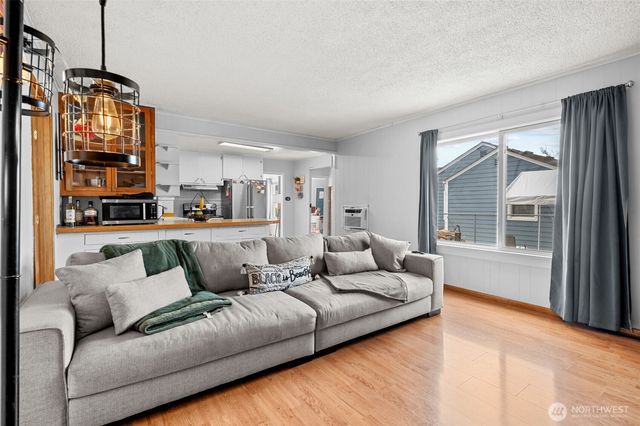 4709 S American Lake Boulevard, Tacoma, WA 98409